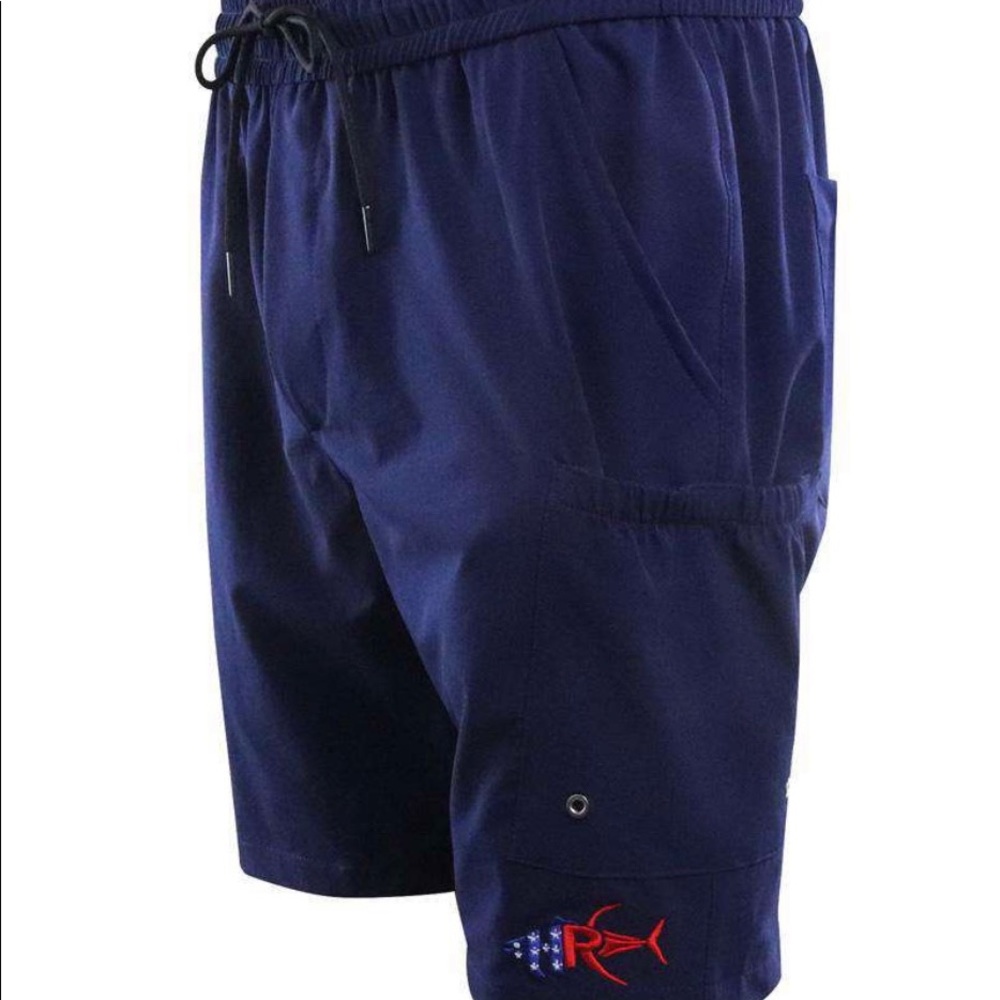 Apparel by Homerun Pinnacle Hybrid 8" Beverage Pocket Shorts Size: 40